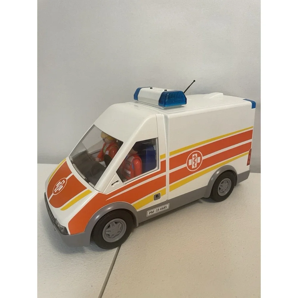 Playmobile‎ Ambulance People Fully functional Siren Plus People & Accessories